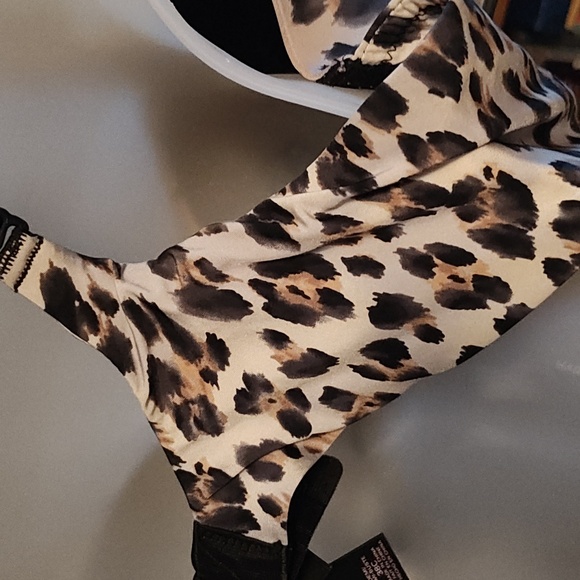 Victoria's Secret Intimate - Picture 4 of 10